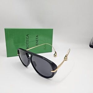 Bottega Veneta sunglasses | classic square frame, modern style